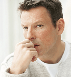 een man dacht aan ontslag tijdens opwinding